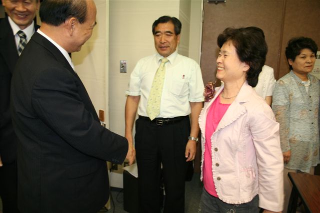岡山県副会長ご夫妻と握手