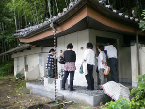 納骨堂で祈祷