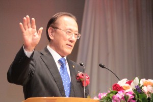 本質的な解決の道を訴える大塚会長