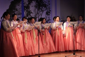 韓国婦人達による「統一の歌」
