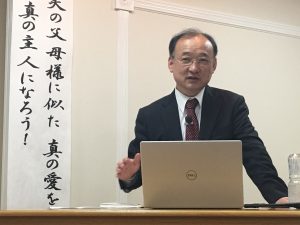 講演する金事務総長